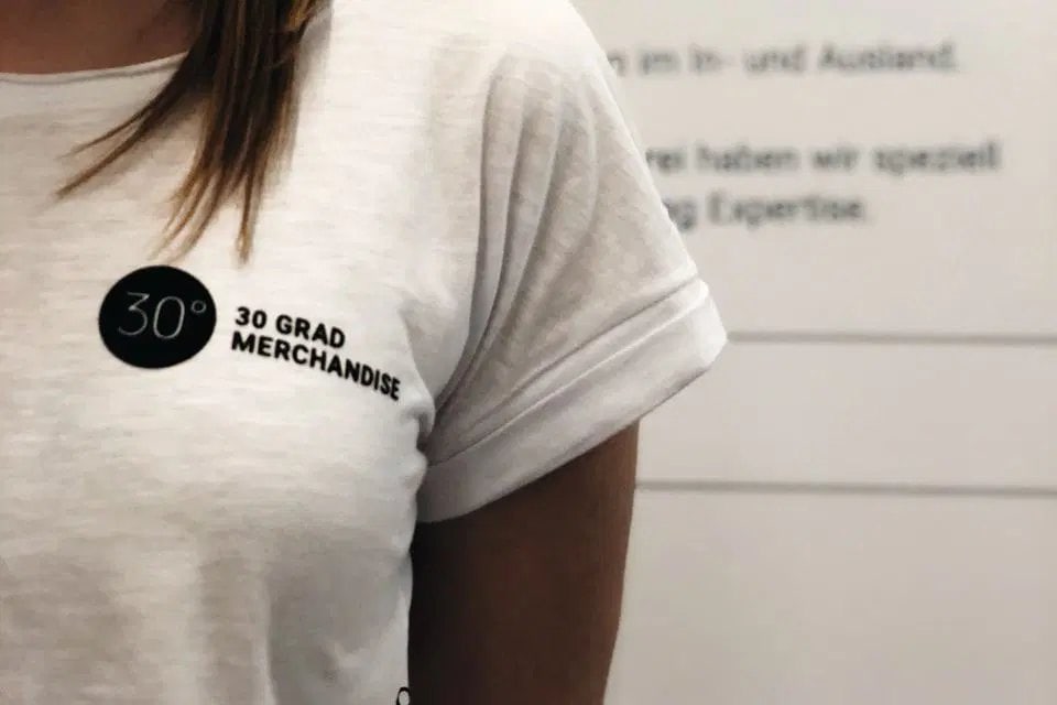 Frau mit 30 Grad Merchandise